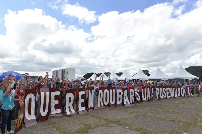 Assembleia Geral dos professores, na Praça do Buriti, nesta sexta (14)