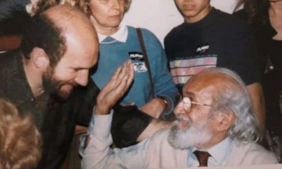 O educador popular Jeter Gomes, de perfil e à esquerda, e educador Paulo Freire. Foto: Arquivo pessoal 