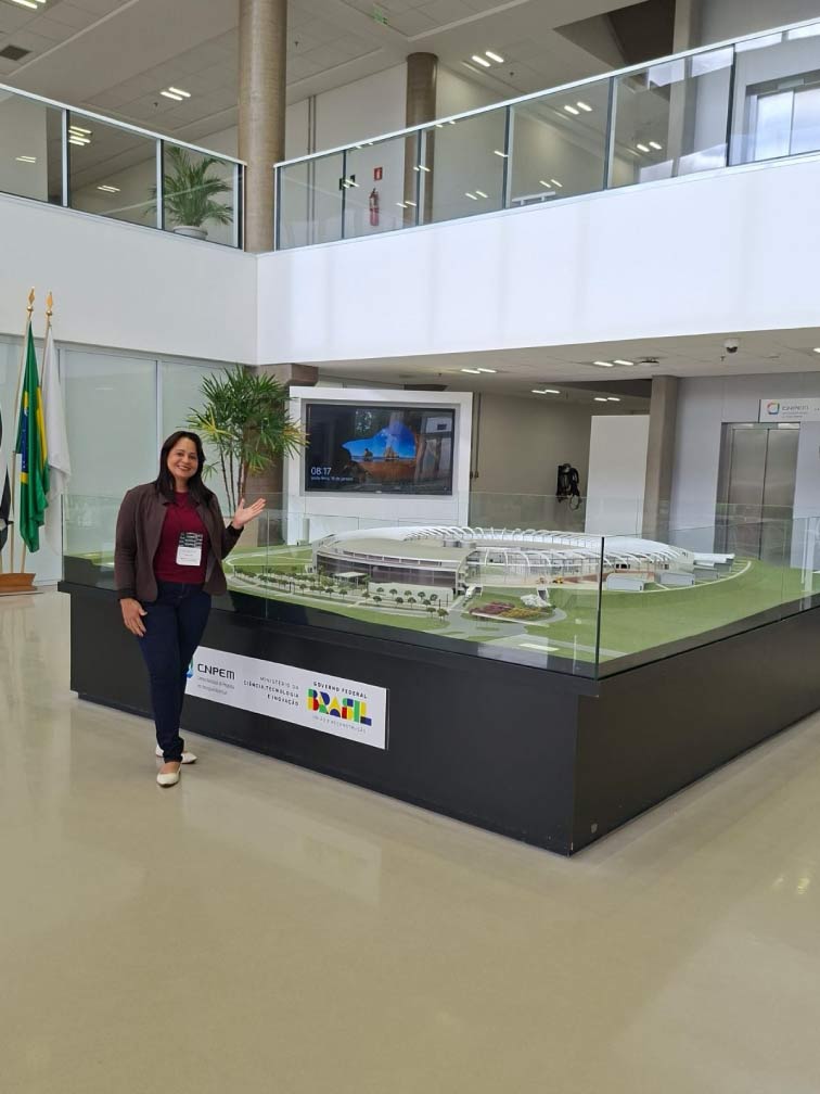 Professora de química do CEM 01 do Riacho Fundo 1, Carine Bonifácio Goes